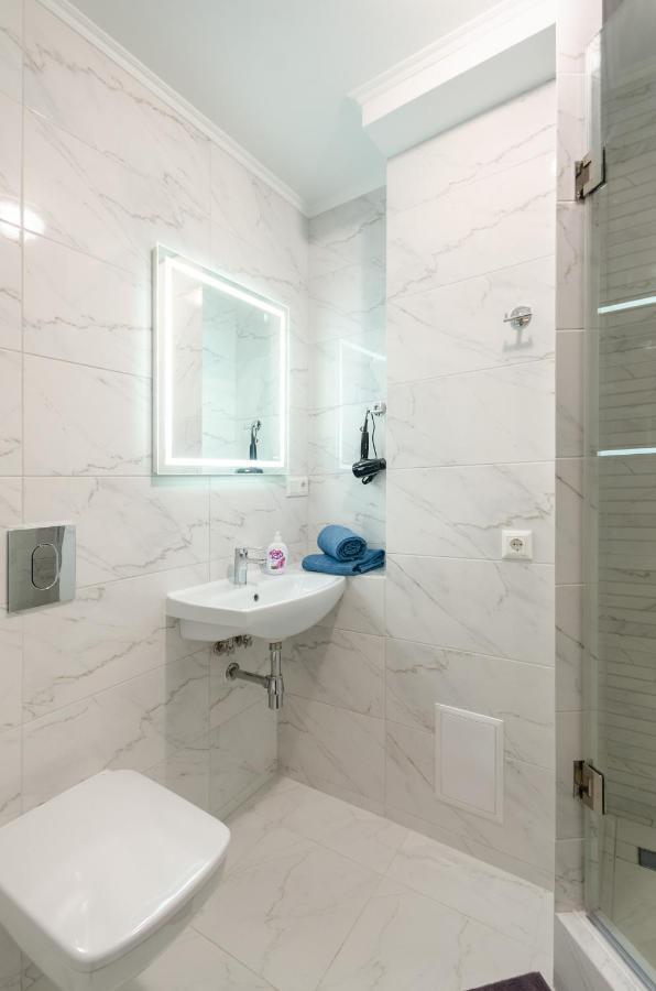 Artal Apartment On Obolonskyi Avenue 16 Kyjev Exteriér fotografie